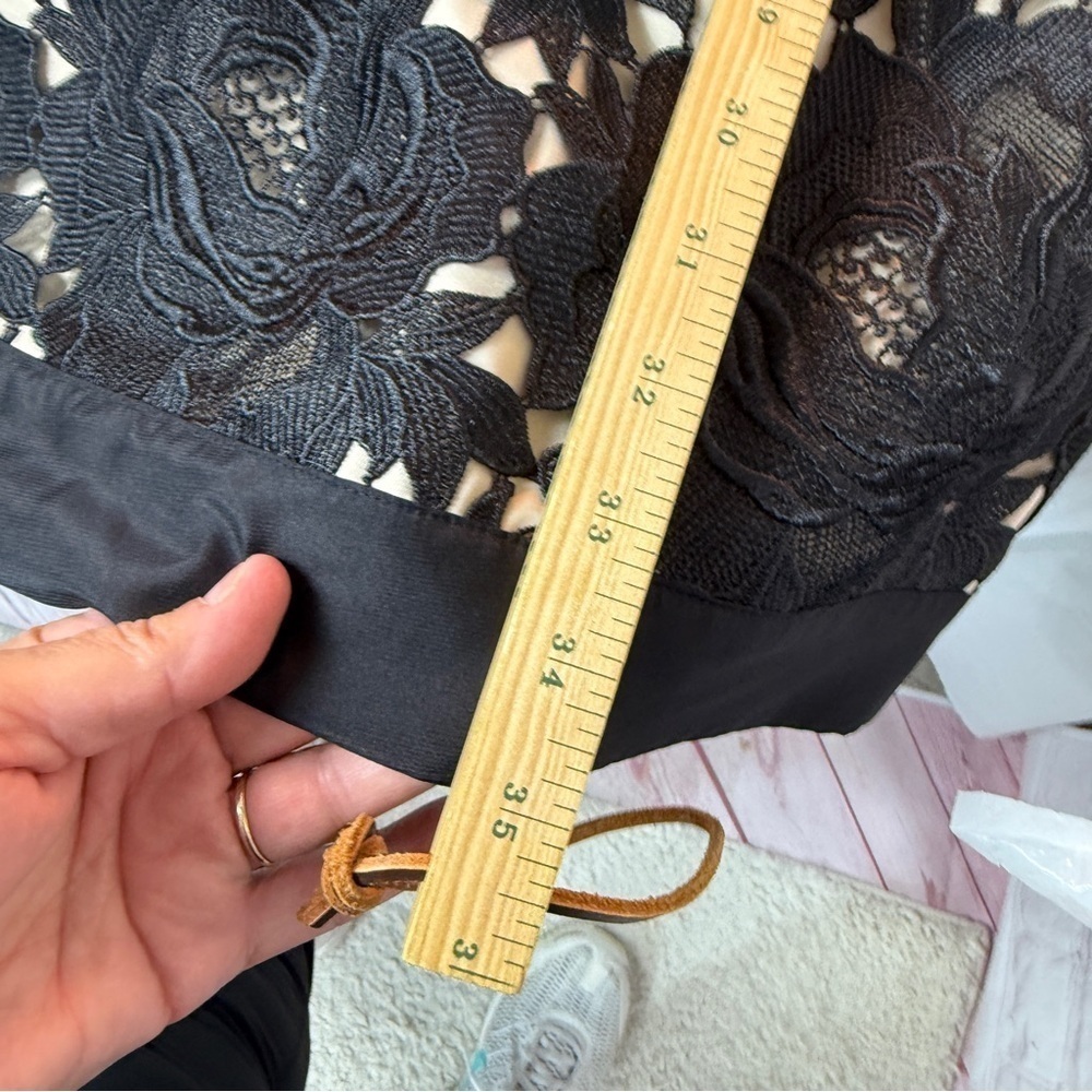 White House Black Market Black Sheath Mini Dress size 8 cocktail wedding guest - Picture 8 of 9